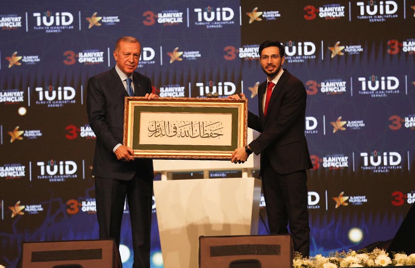Üçüncü Uluslararası İlahiyat Gençlik Buluşması ödül töreni